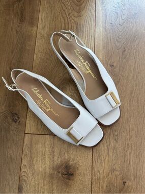 Salvatore Ferragamo White Pearlized Heels Womens 5.5 Slingback Pumps gold